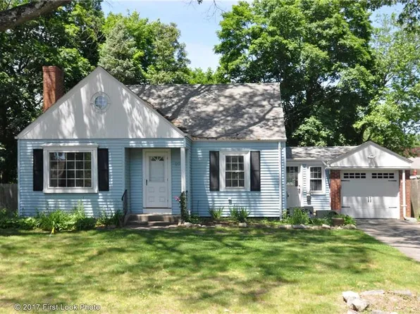 99 Normandy Dr, Warwick, RI 02886