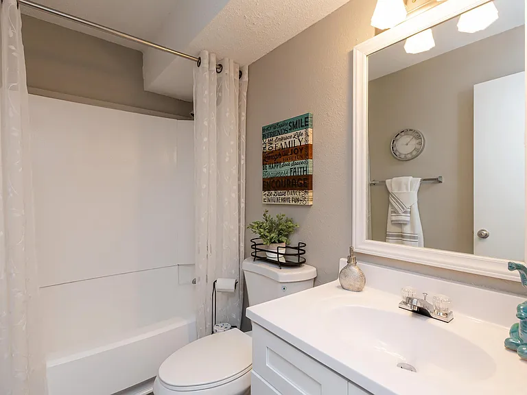 Raintree Apartments — Photo 10