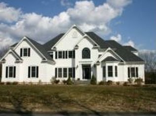 7 Bluestone Ln, Avon, CT 06001