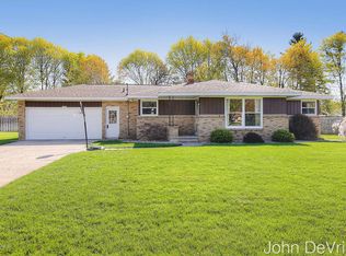 7498 Sandyhill Dr, Jenison, MI 49428