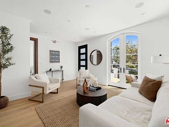 4th image of 1707 S Stanley Ave