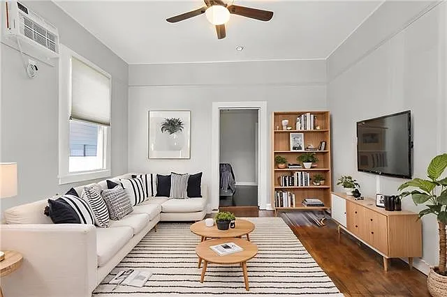 2 bed, 1.0 bath, 962 sqft, $1,700 — Photo 3