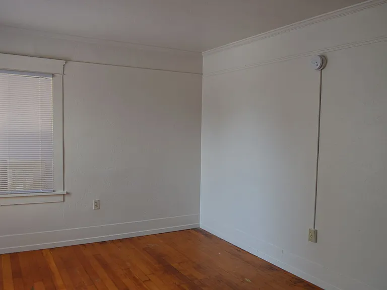 Money Apartment Building - 2 — Photo 12