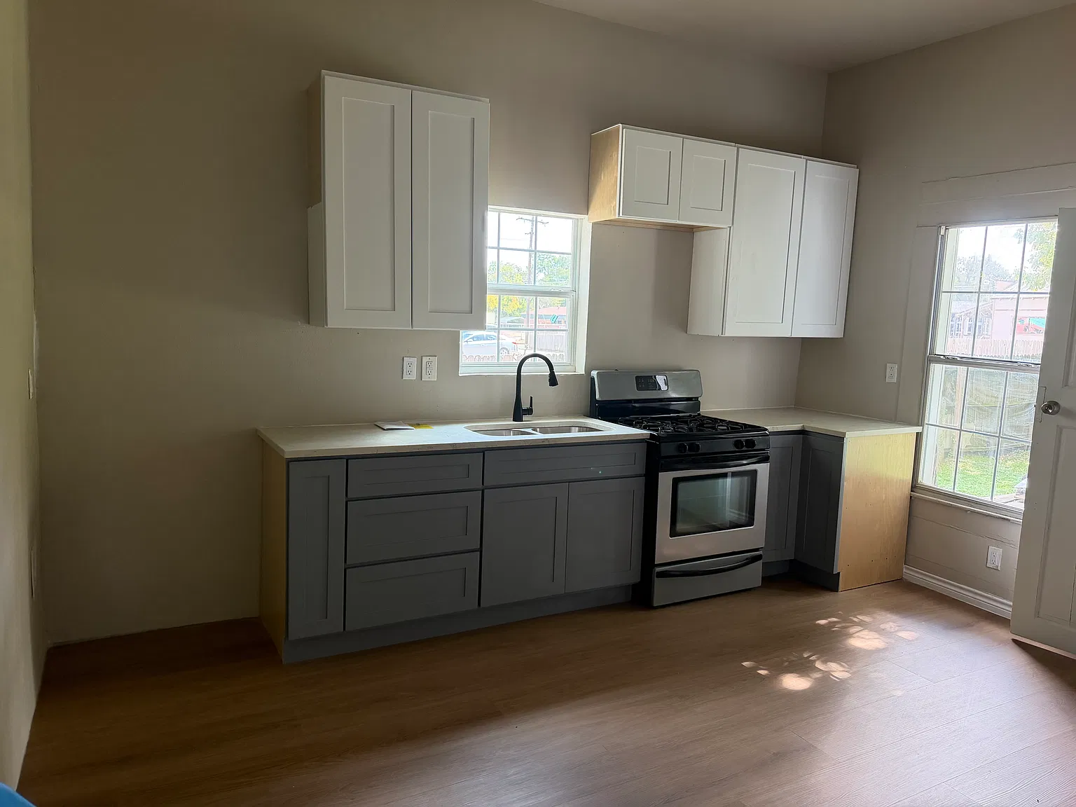 3 bed, 1400 sqft, $1,400 — Photo 3