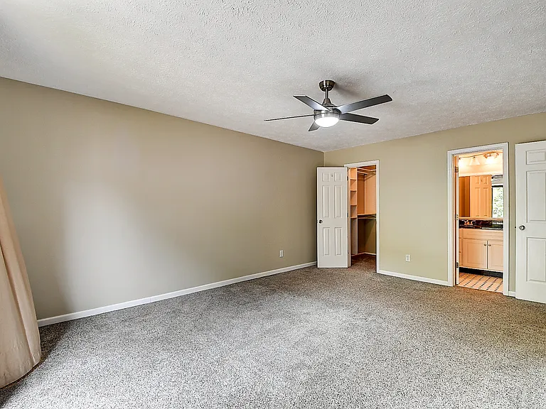 311 E Saint Clair St — Photo 18