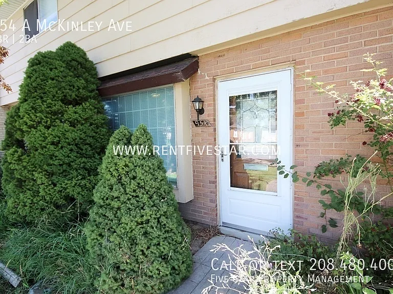 954A McKinley Ave — Photo 1