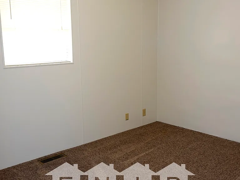 1006 E Park St — Photo 13