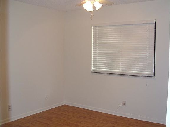 2nd image of 304 Lakeside Ct