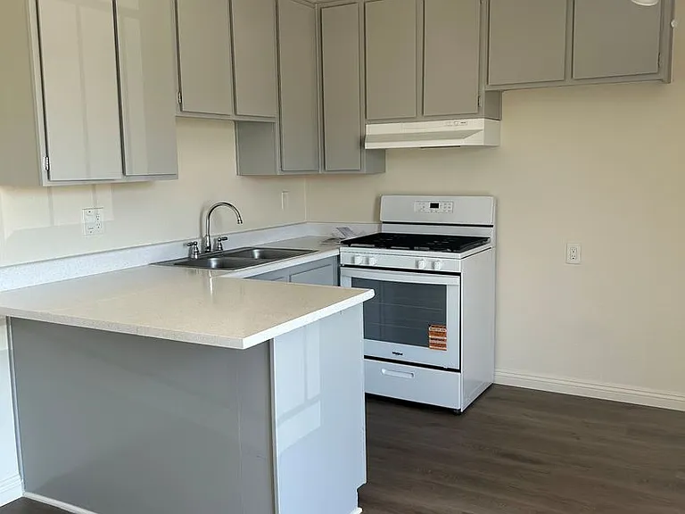 Lake Street Apartments — Photo 14