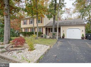12 Whippoorwill Dr, Sicklerville, NJ 08081