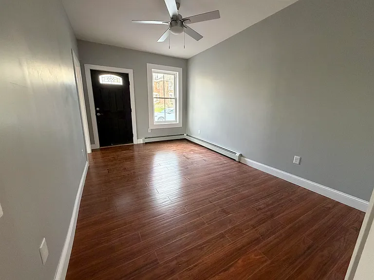 4 Elm St #B — Photo 4