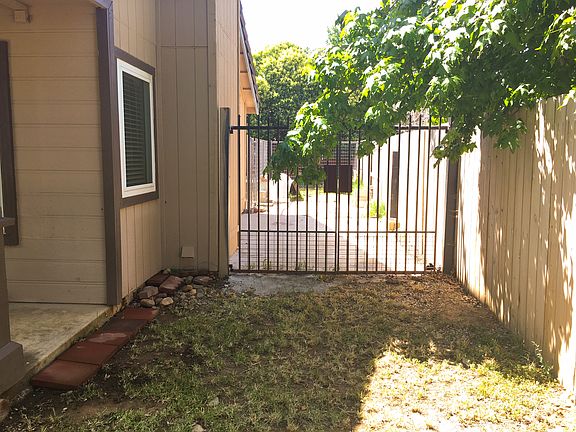 4th image of 242 Cinnamon Dr