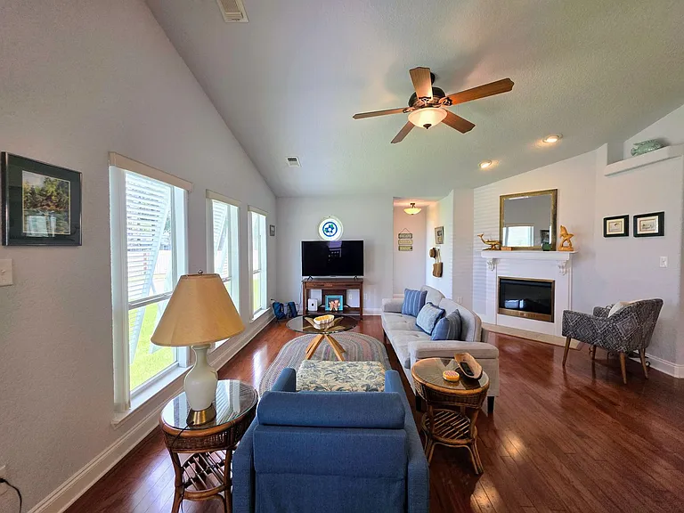 949 Osprey Ct — Photo 7