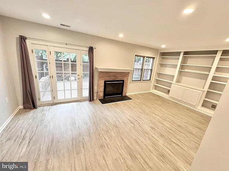 5111 Heritage Ln — Photo 6