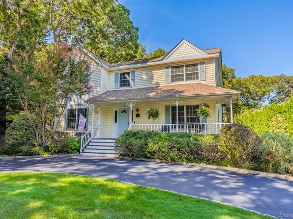 7 Holly Lane, Port Jefferson, NY 11777