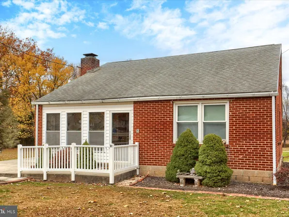 31 Springers Ln, New Cumberland, PA 17070