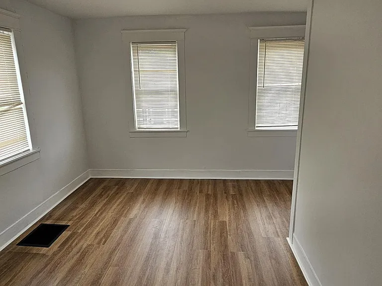 210 W McNeal St — Photo 16
