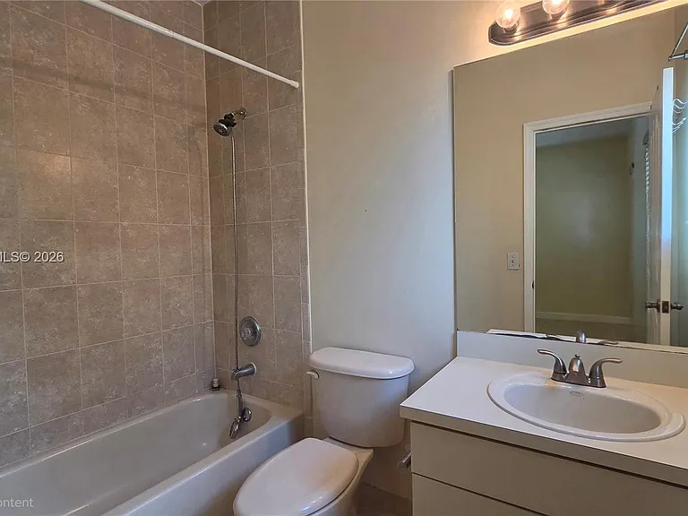 15743 SW 145th Ter — Photo 27