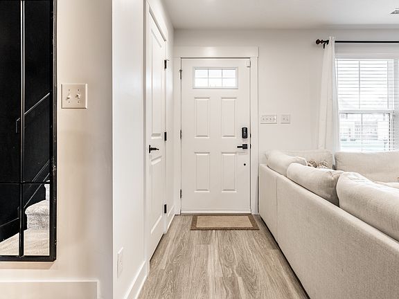 3rd image of 9823 Hulton Rd