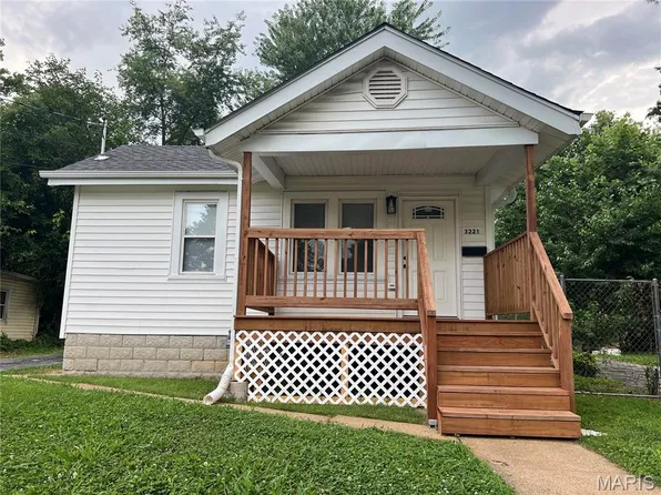 3221 W Milton Ave, Saint Louis, MO 63114