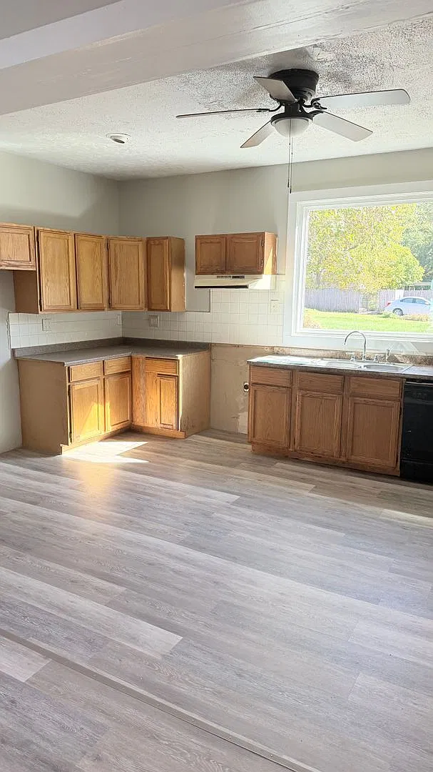 HUGE historic house ready now — Photo 2