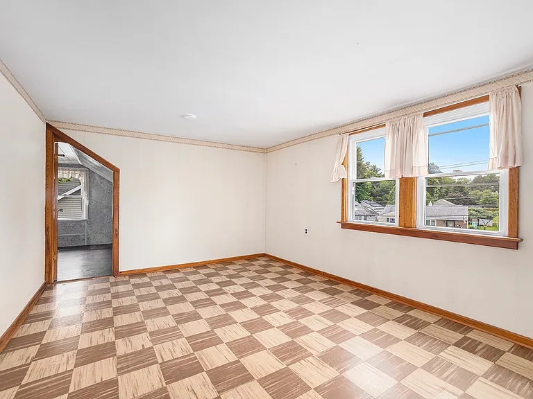 524 Continental Rd — Photo 17