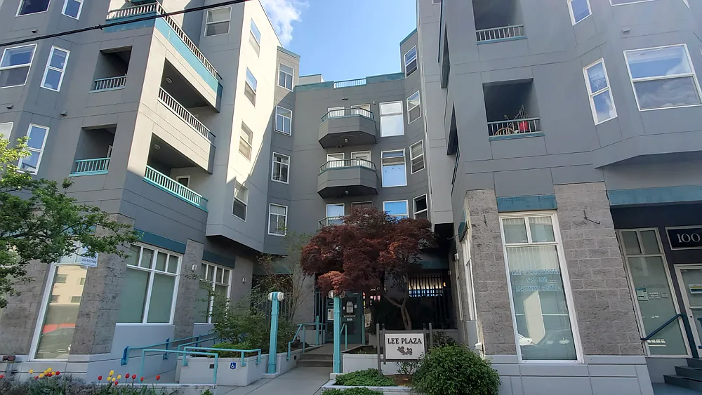 Lee Plaza — Photo 1