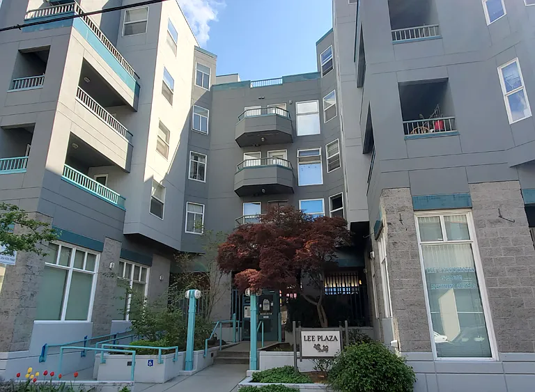 Lee Plaza — Photo 1