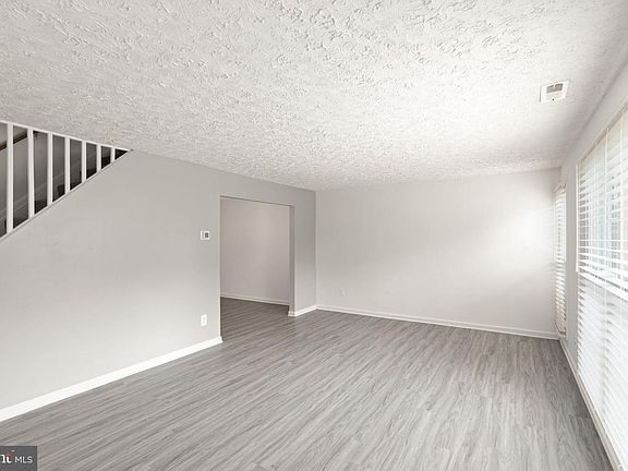 4th image of 300 Oakway Ct