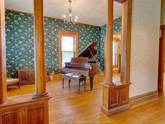 5th image of 62 Lacroix St