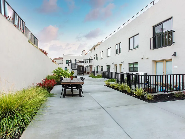 4690 Tompkins Ave — Photo 7