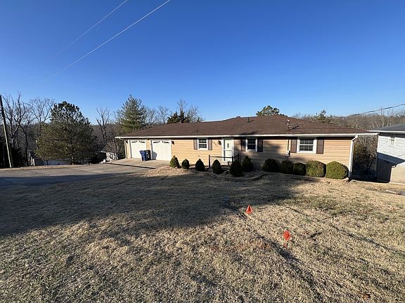 3rd image of 1991 Lakeshore Dr S
