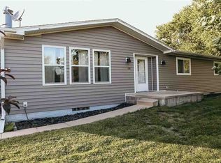 218 Lakeside Ln, David City, NE 68632