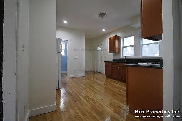 2nd image of 32 Mansfield St #2R