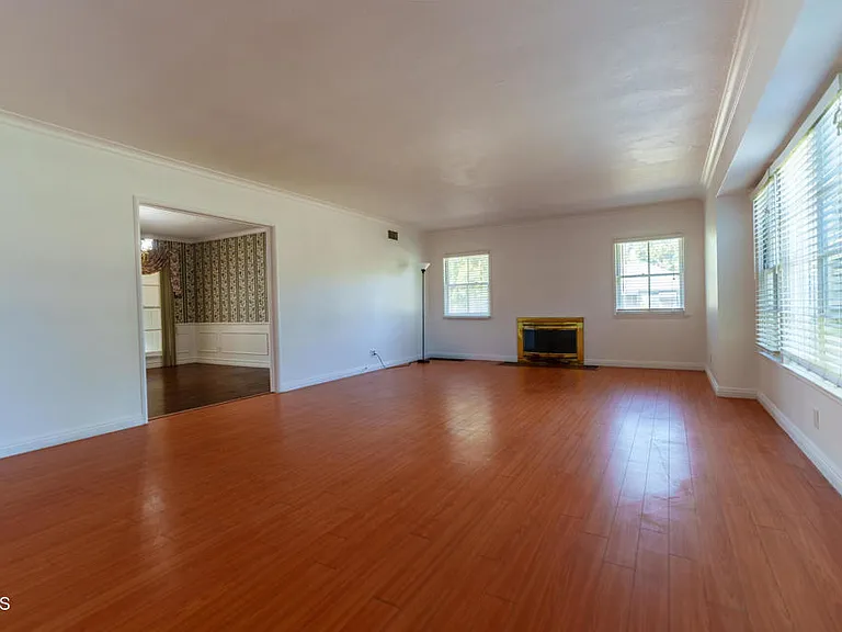 2395 Roanoke Rd — Photo 2