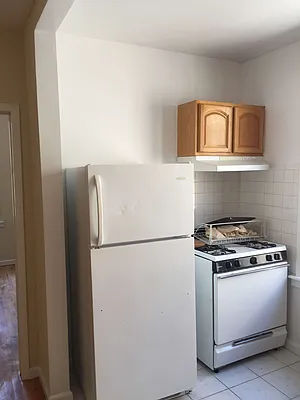 Rented by Metroline Realty | media 30