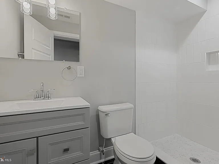 42 E Heath St — Photo 30