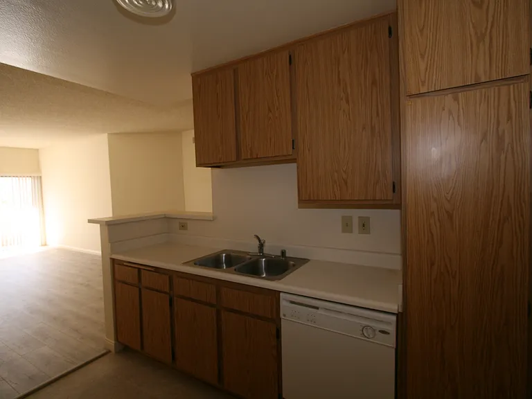 3637 Clarington Ave #112 — Photo 12