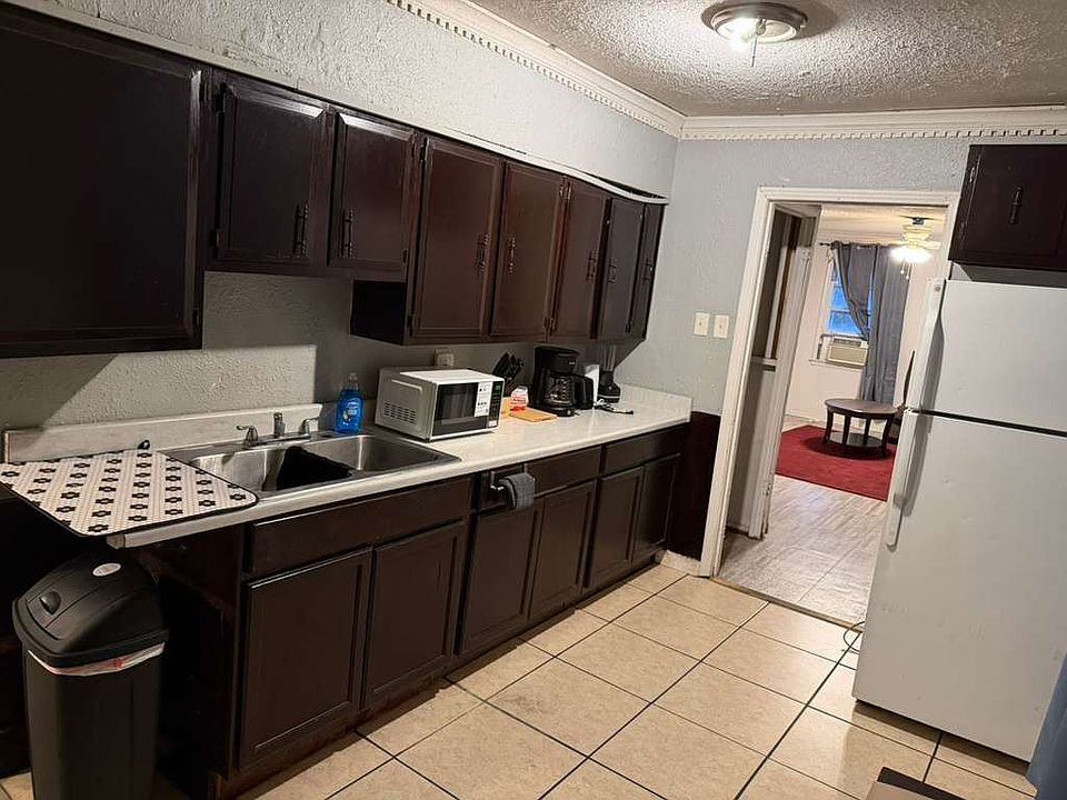 1st image of 271 W Brooks Rd