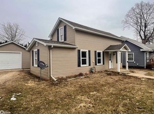 7 3rd Ave NW, Hampton, IA 50441