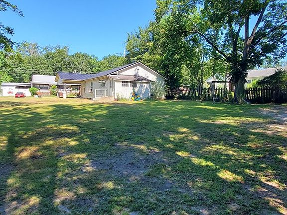 5th image of 114 Foster St