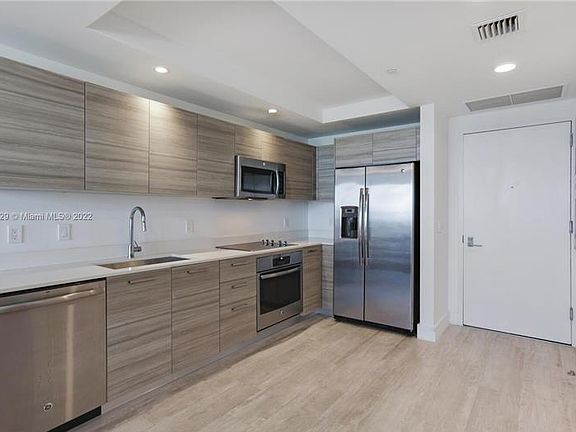 3rd image of 121 NE 34th St Unit 2710