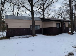 2136 Bennett Rd, Topinabee, MI 49791