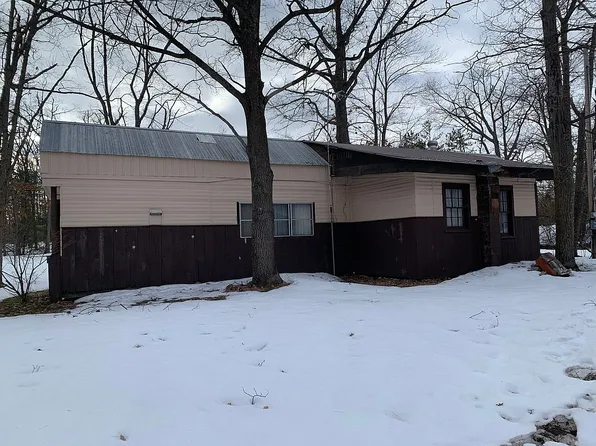 2136 Bennett Rd, Topinabee, MI 49791