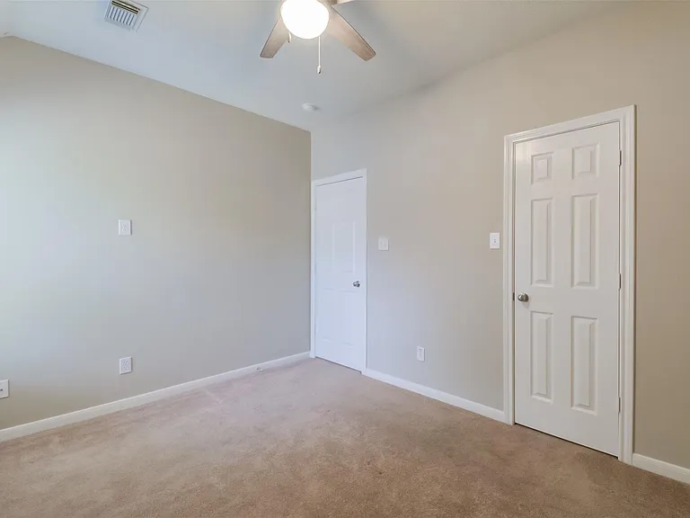 115 W Burberry Cir — Photo 20