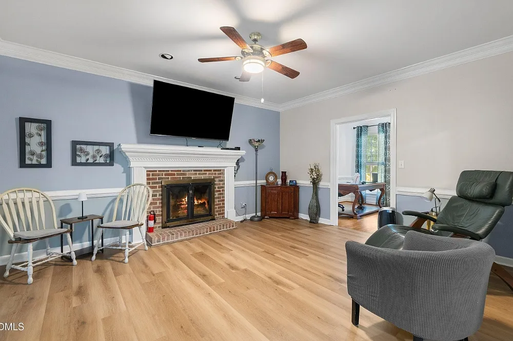 3 bed, 2825 sqft, $2,995 — Photo 3