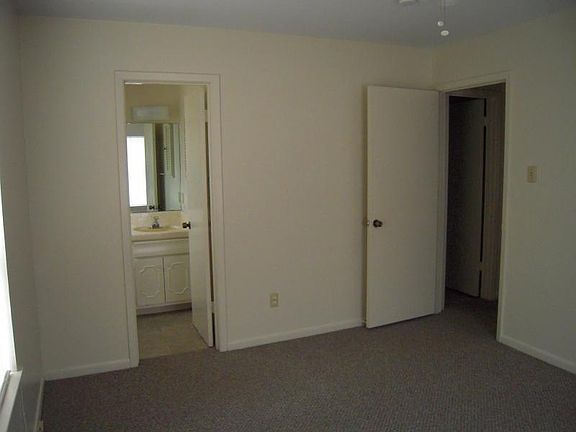 5th image of 101 Village Dr