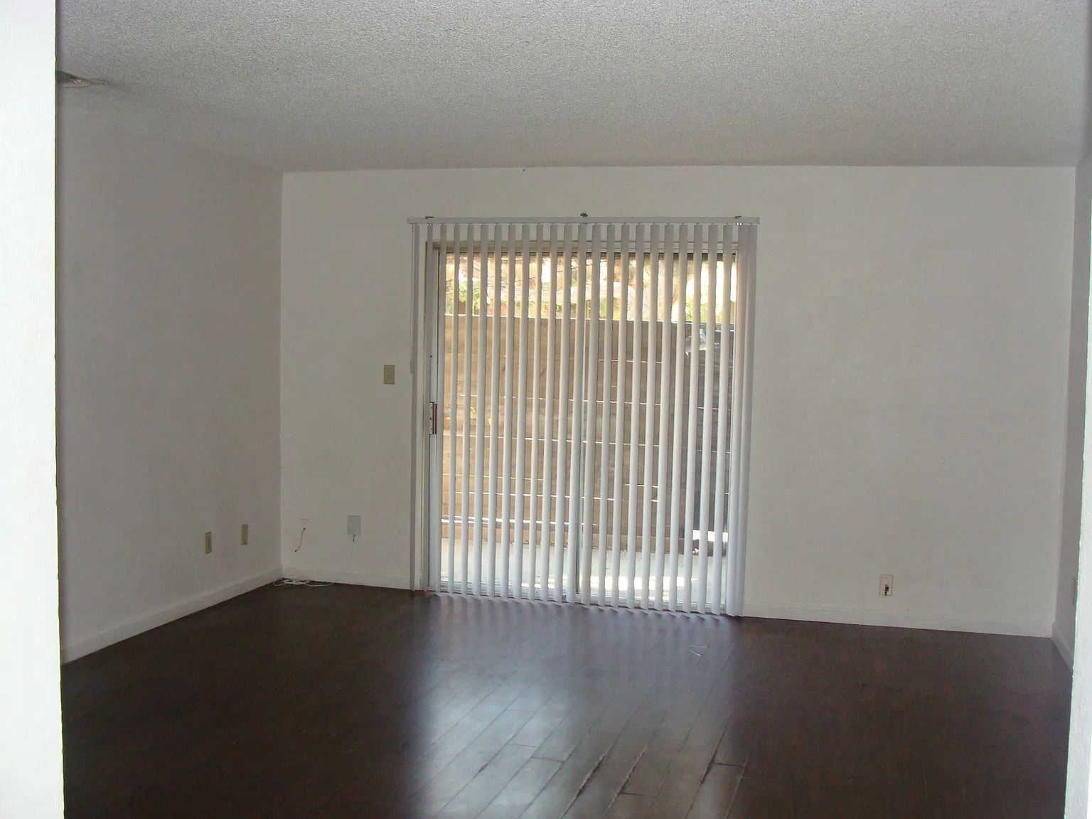 2 bed, 1.5 bath, 975 sqft, $1,700 — Photo 2