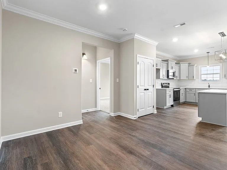 2547 Rafiki Dr — Photo 2
