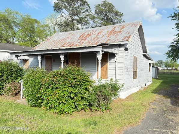 512 NE Center Street, Calypso, NC 28325